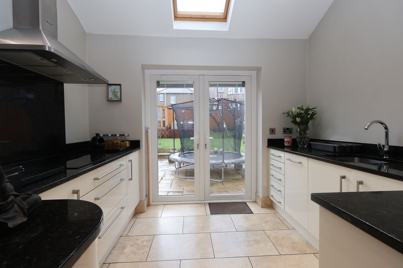 Kitchen/Breakfast- click for photo gallery